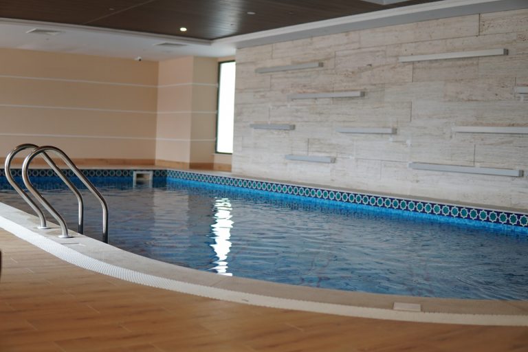 5 Best Indoor Pool Vacuums in 2021